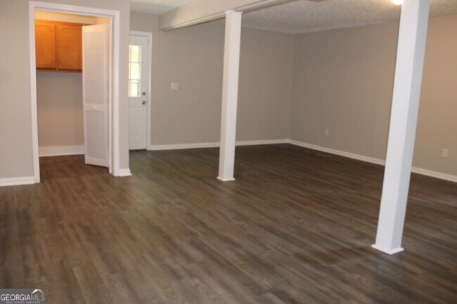 Building Photo - 257 Omega Dr