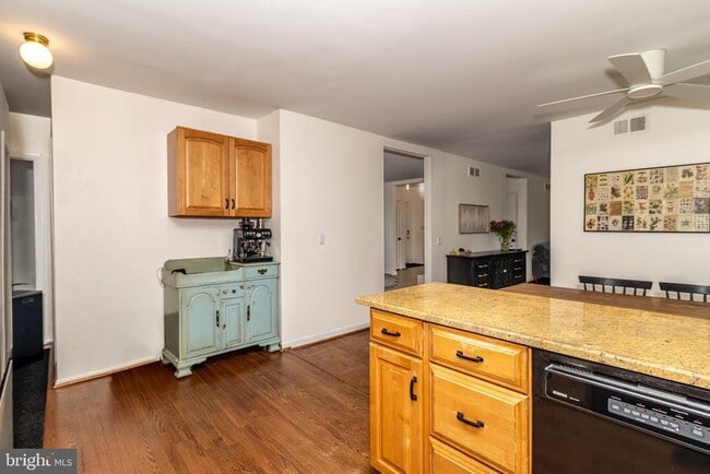 Building Photo - 1800 Lark Ln