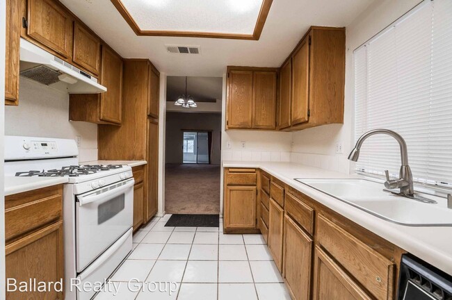 Building Photo - 3 br, 2 bath House - 749 Weatherstone Drive