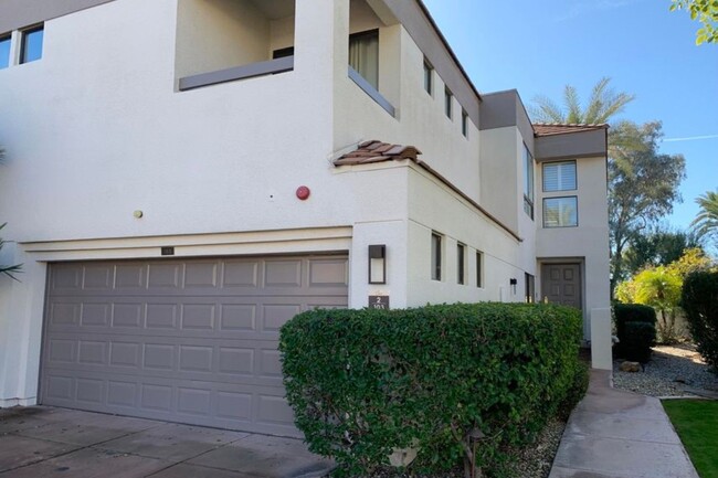 Building Photo - 7222 E Gainey Ranch Rd