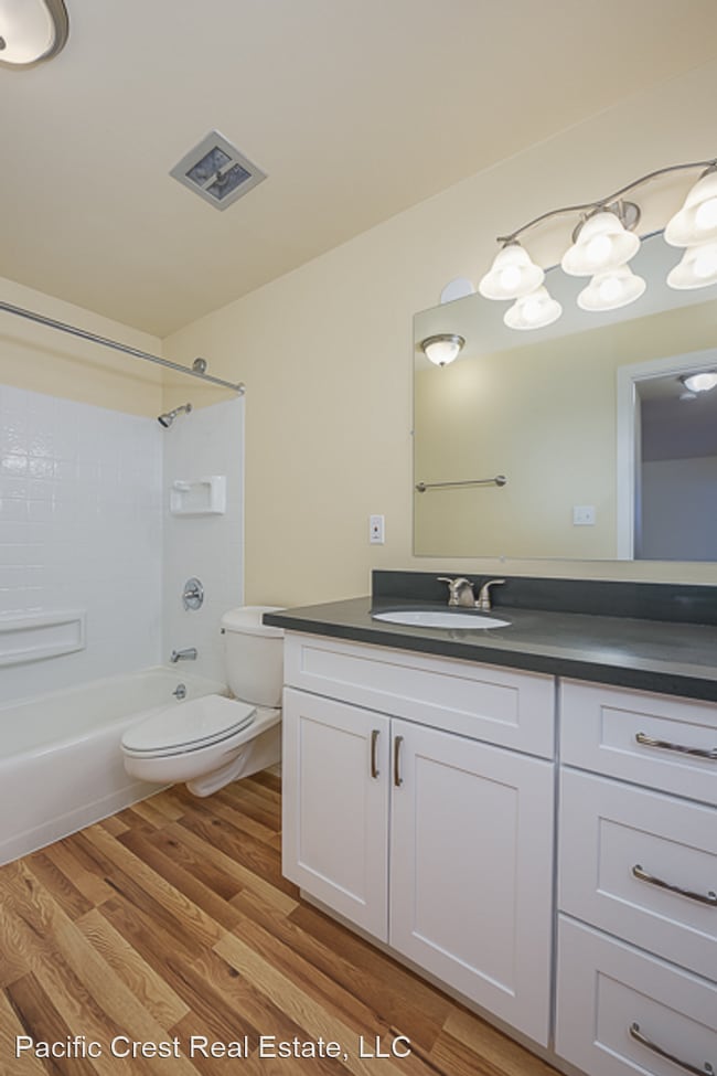 Building Photo - 1000 E Aloha St