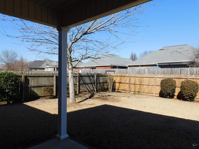 Building Photo - 703 Post Oak Way