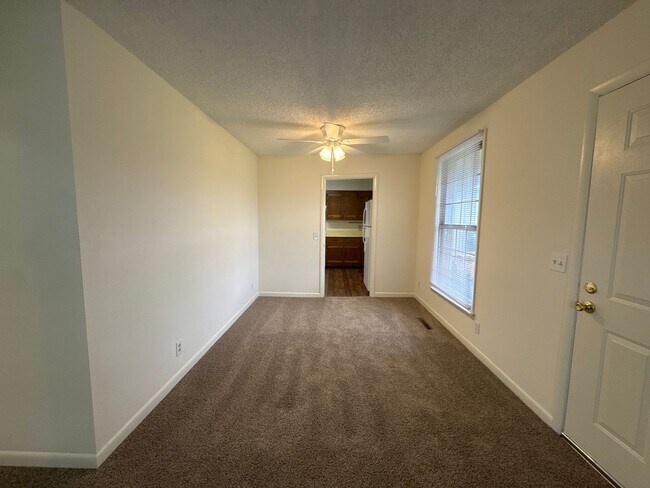 Building Photo - Charming 2-Bedroom Brick Duplex with Spacious Yard in Lebanon