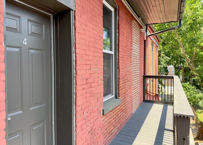 Building Photo - 709 N Duke St