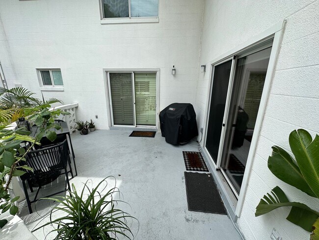 Building Photo - Renovated 2 Bed, 2 Bath Condo in Lakeside Community of Lake Maitland Terrace!!