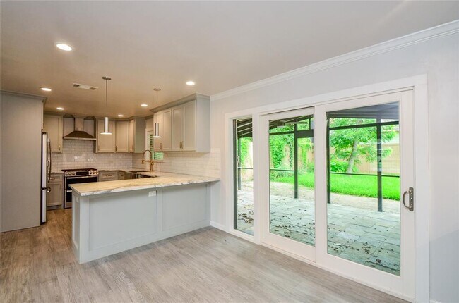 Building Photo - 6030 Woodbrook Ln