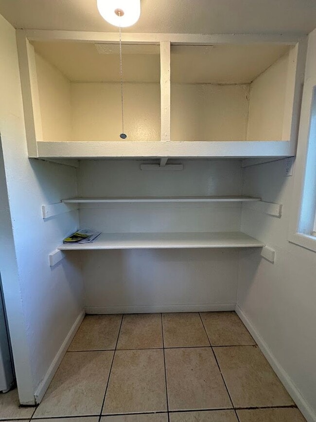 Building Photo - Charming One Bedroom in the Heart of Red Bluff! Pet Friendly!