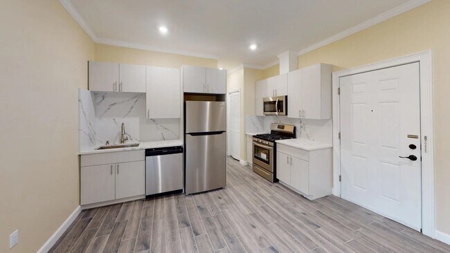 Building Photo - 680 Grand St