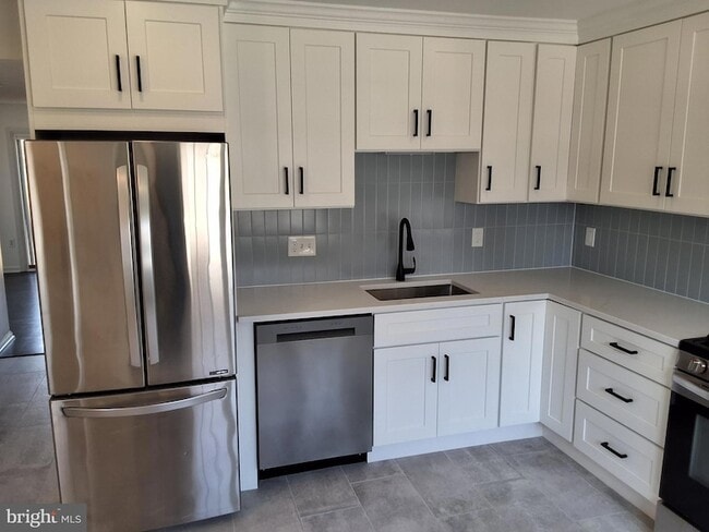 Building Photo - 14874 Emberdale Dr