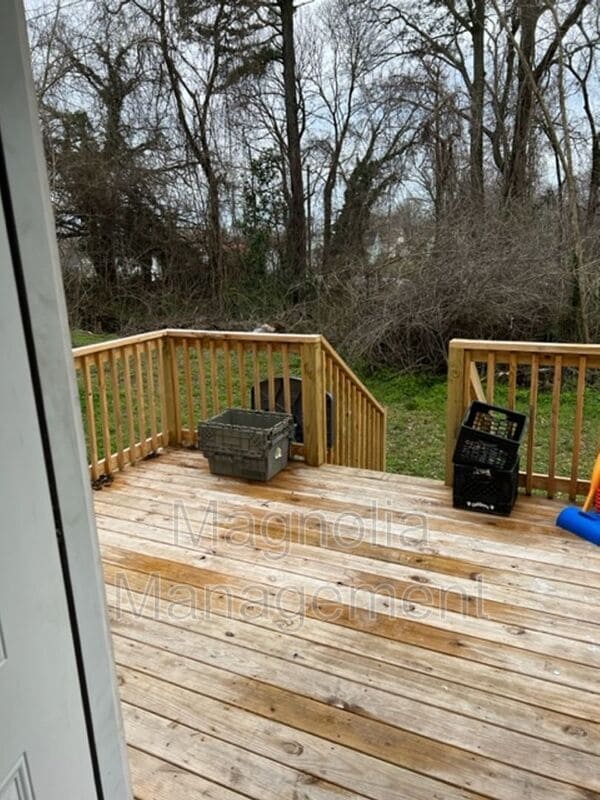 Building Photo - 216 Walnut St