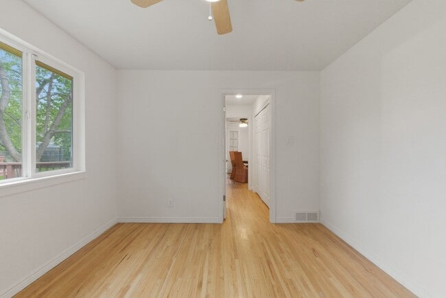 Building Photo - 8111 E Briarwood Blvd