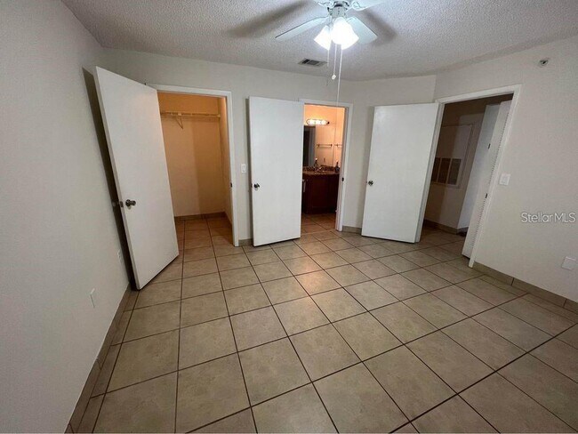 Building Photo - 976 Leeward Pl