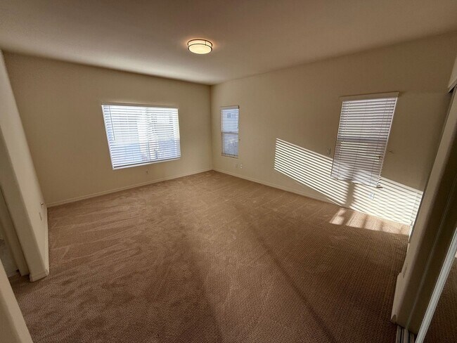 Building Photo - 1446 Holly Ave
