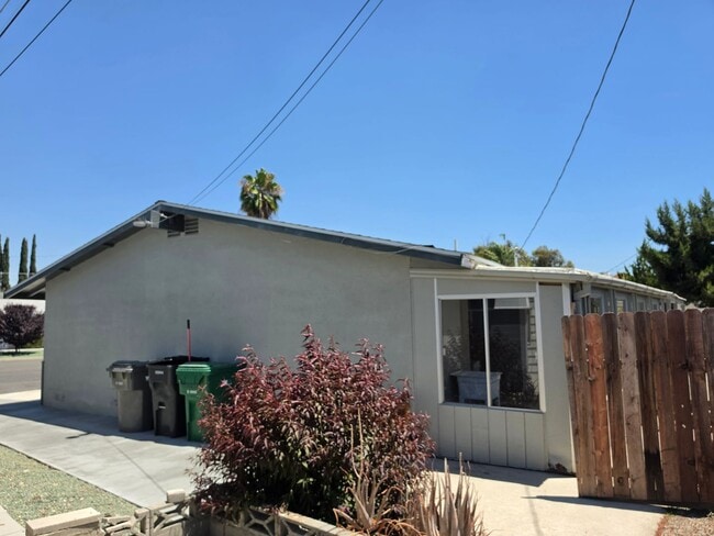 Building Photo - 55+ Community Two Bedrooms One Bath