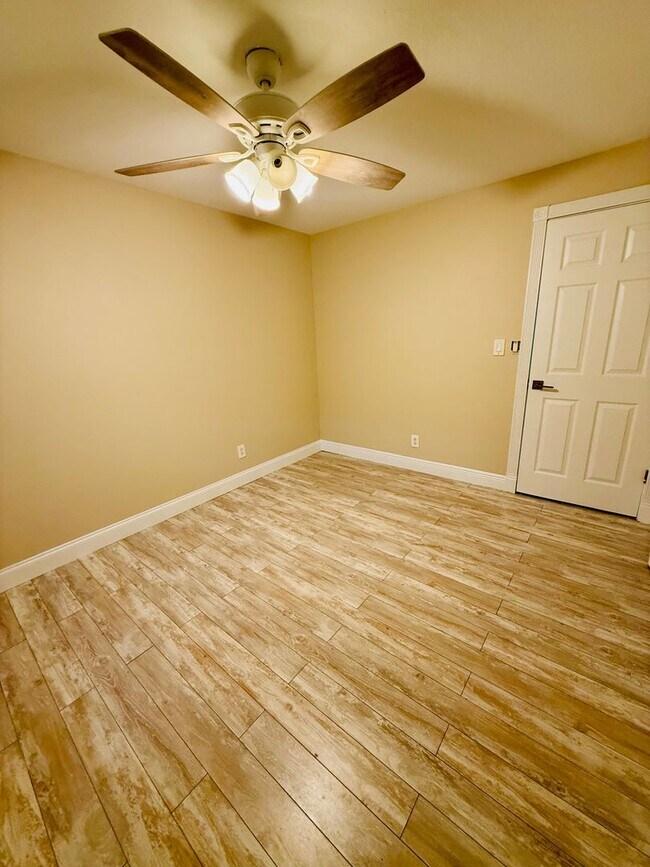 Building Photo - 3/2/1 Rocky Point Home w/Fenced Backyard &...