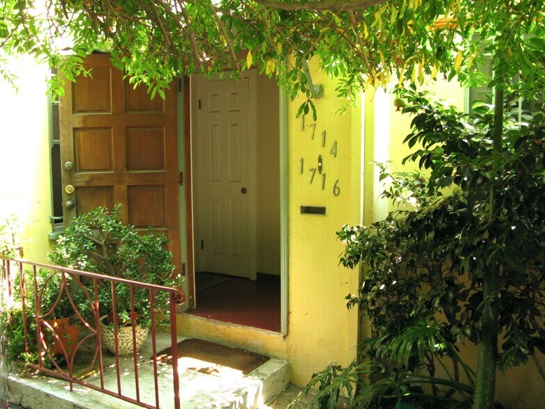 Private Entrance - 1714 N Ogden Dr