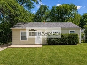 Building Photo - 6458 NW Parkview St