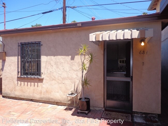 Building Photo - 1664-1668 Thomas Ave