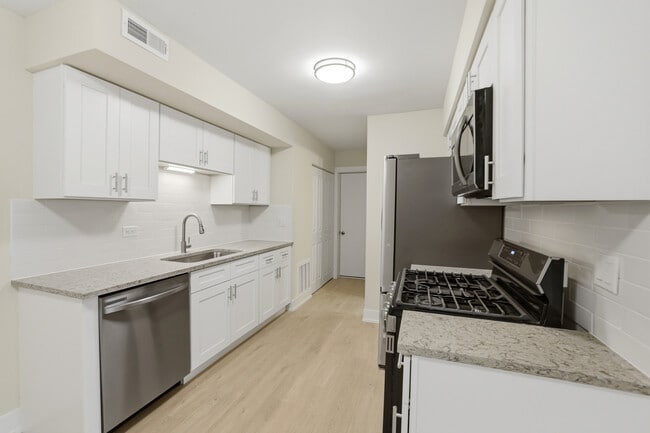 Building Photo - 763 Wellington Ave