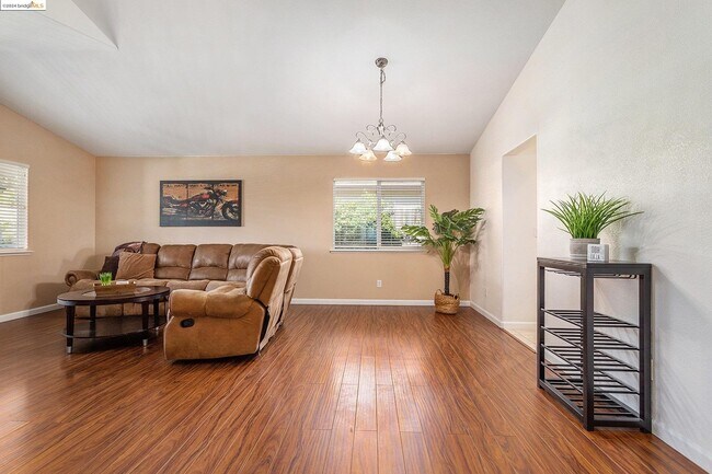 Building Photo - 1522 Coventry Dr