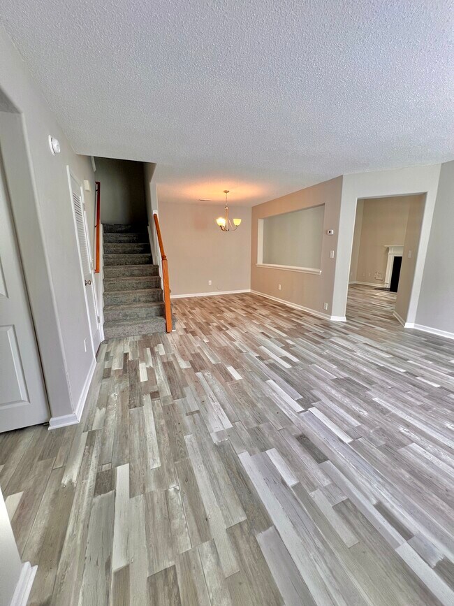 Building Photo - 6223 Cambridge Dr