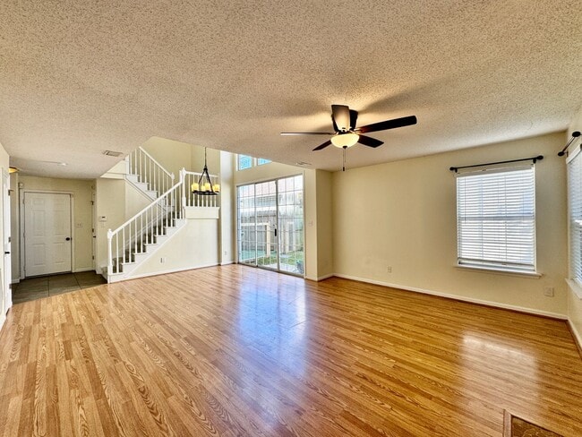 Building Photo - Available 08-08-25 in Cedar Crossing! A Pe...