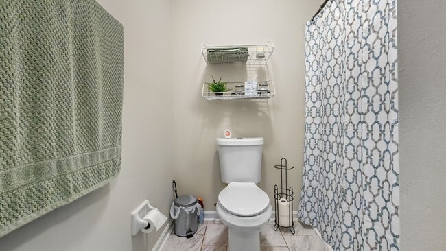 Building Photo - 2 Bed 2 Bath Condo Just Minutes from NAS Oceana Dam Neck in Virginia Beach!