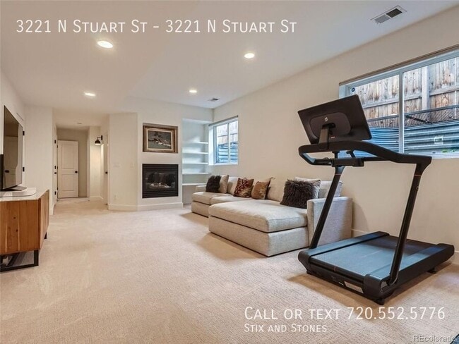 Building Photo - 3221 Stuart St