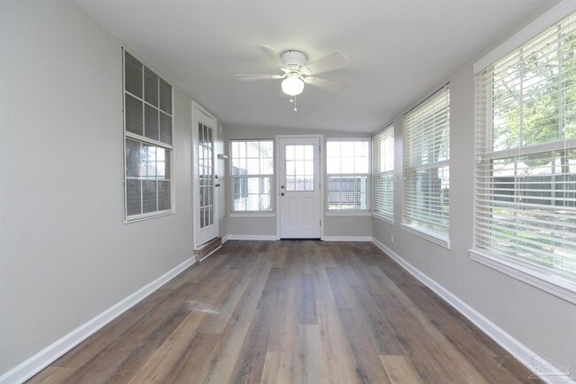 Building Photo - 701 Thornwood Pl