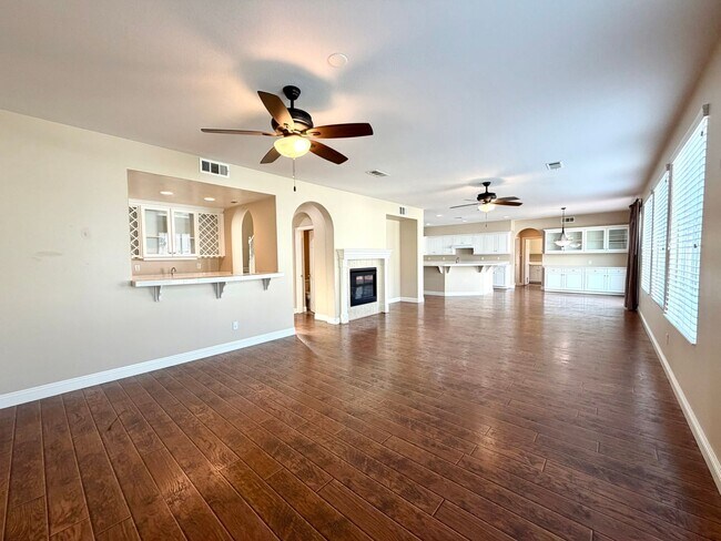 Building Photo - Spacious 5 Bedroom Wolf Creek Home with Balcony, Loft & Secondary Kitchen