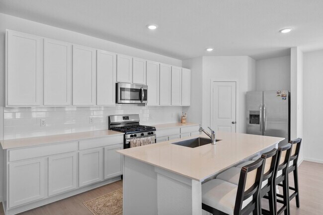 Building Photo - 807 Heaven Dr