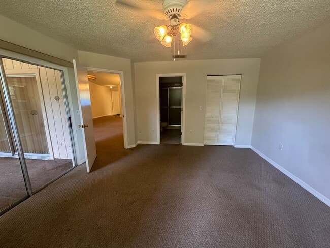 Building Photo - Spacious 3BR/2BA Home in Rainbow Acres – L...