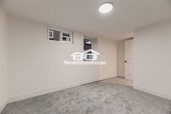 Building Photo - 12-17 MONTH LEASE! Available 7/14! Light A...