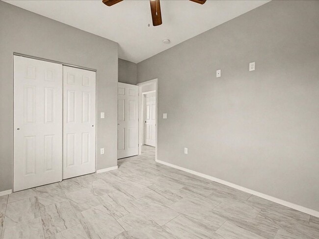 Building Photo - PRICE REDUCTION!  $500 OFF FIRST FULL MONTH'S RENT!