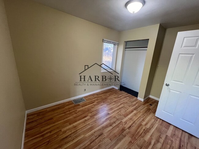 Building Photo - 804 12th Ave SW