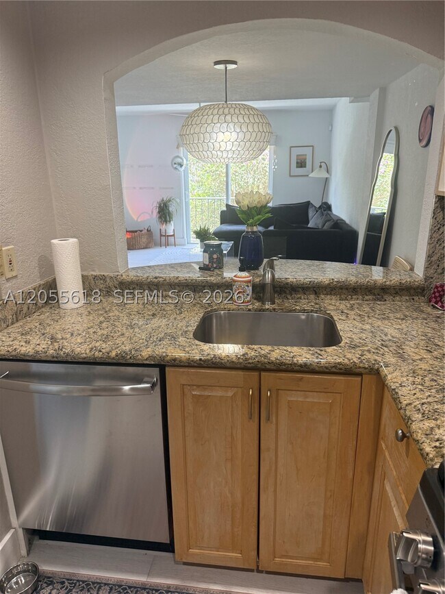 Building Photo - 6709 N Kendall Dr