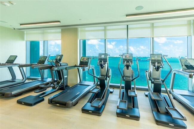 Building Photo - 3131 NE 7th Ave