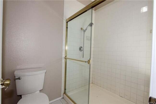 Building Photo - Gorgeous & Open Floor Plan House 4.Bed+3.B...