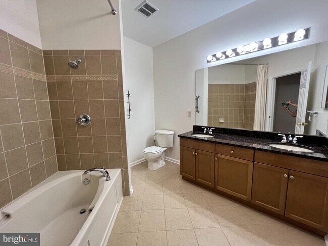 Building Photo - 422 Masterson Ct