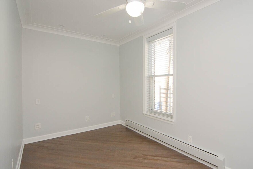 Building Photo - 3144 N Oakley Ave