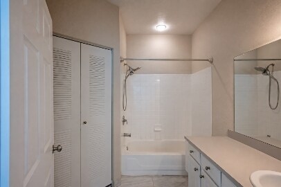 Building Photo - 13700 Richmond Park Dr N