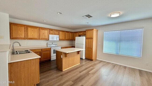 Building Photo - 42291 W Desert Fairways Dr