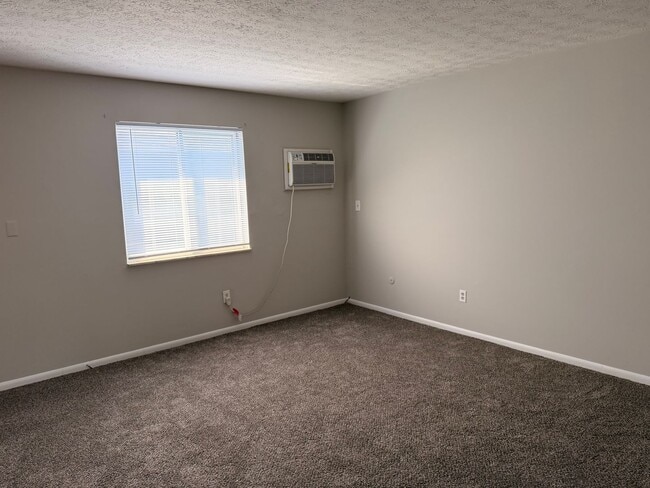 Building Photo - 2 Bedroom/1 Bath Garden Style Apartment available now!
