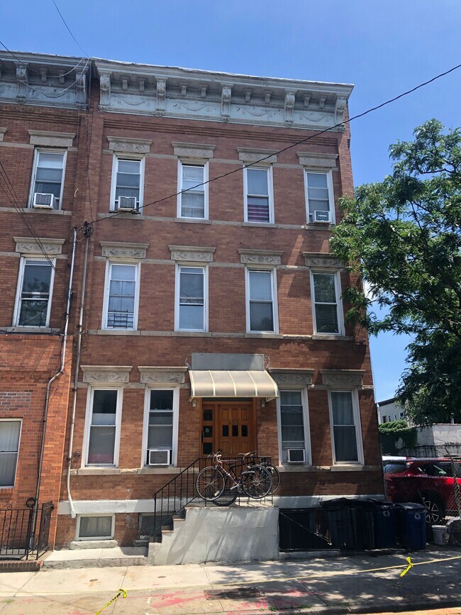 Primary Photo - 455 Seneca Ave