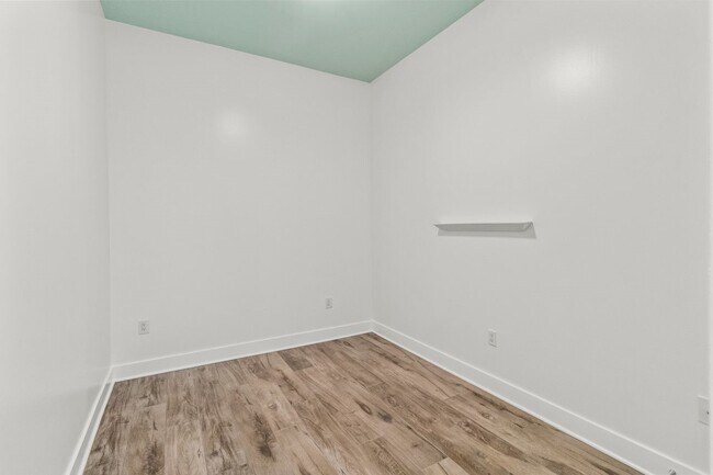 Building Photo - 500 Seawall Blvd