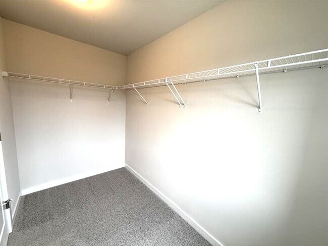 Building Photo - 3017 S Kodiak St