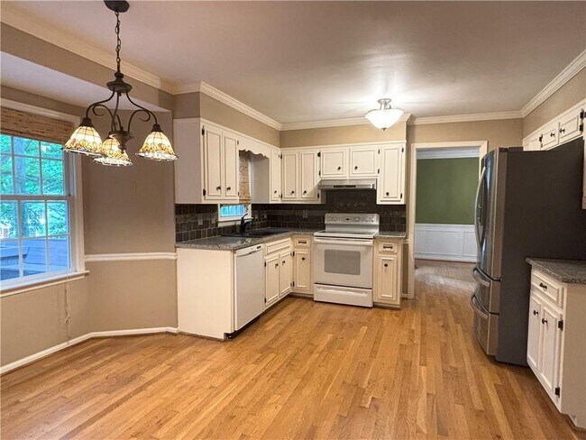 Building Photo - 2872 Bentwood Dr