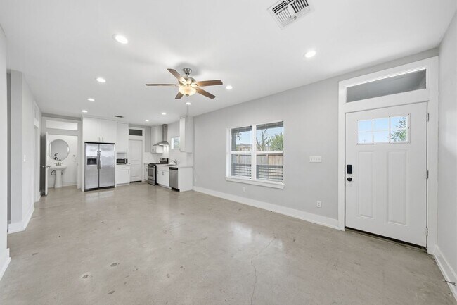 Building Photo - 603 Edgewood St
