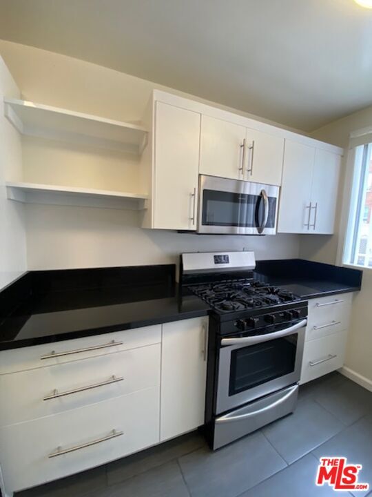 Building Photo - 7045 Hawthorn Ave