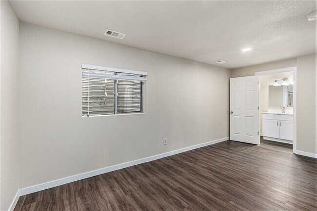 Building Photo - 2151 18th Ave Ct